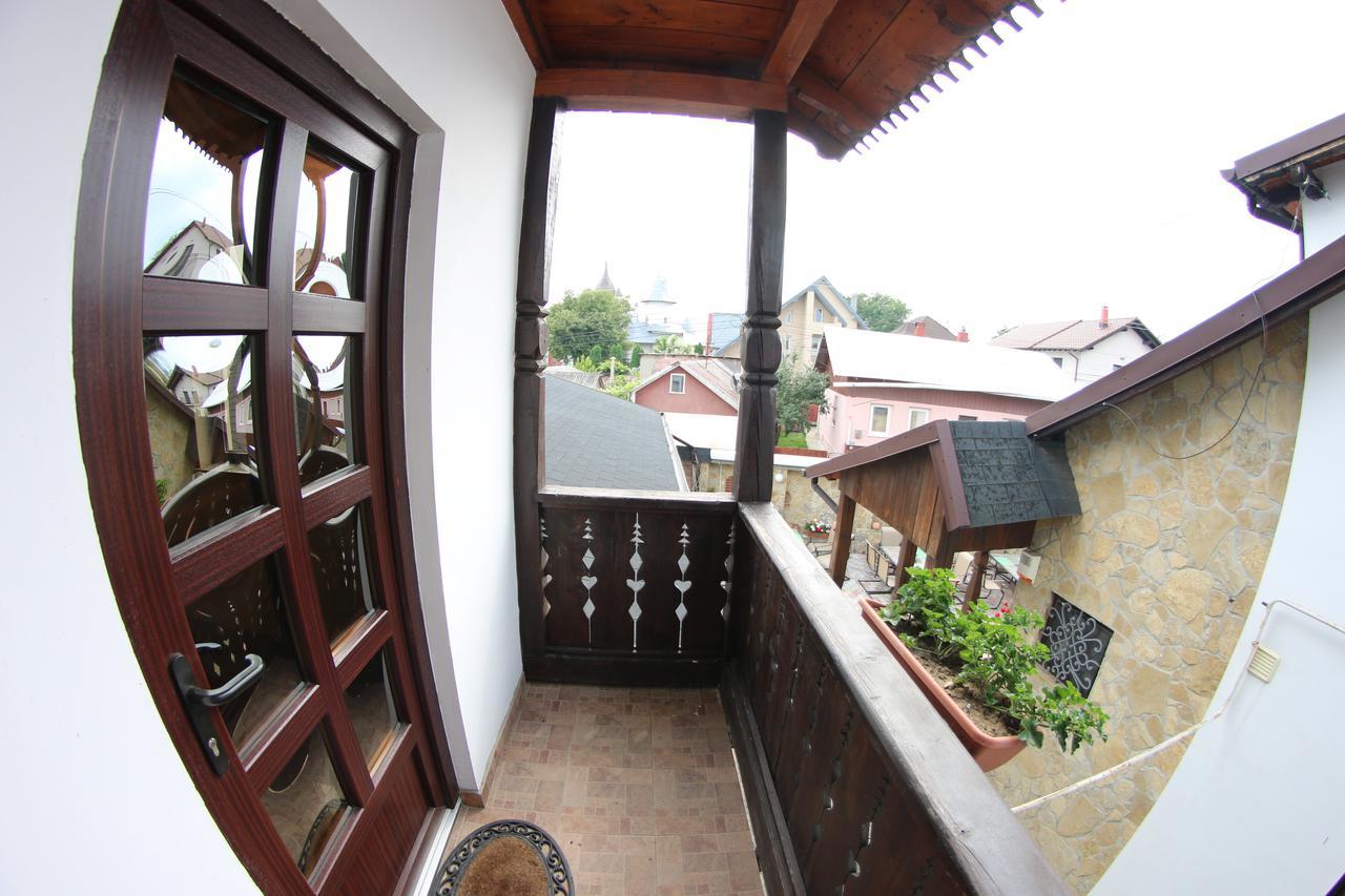 Casa Bucovineana Hotel Szucsáva Kültér fotó