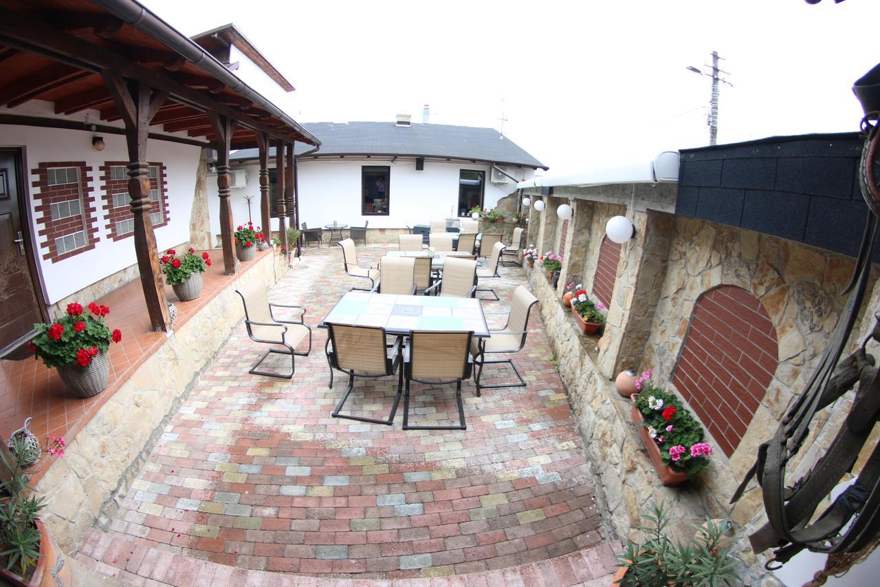 Casa Bucovineana Hotel Szucsáva Kültér fotó