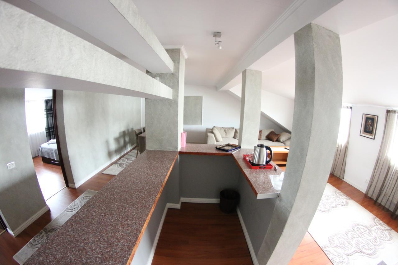 Casa Bucovineana Hotel Szucsáva Kültér fotó
