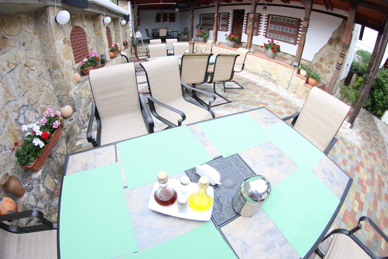 Casa Bucovineana Hotel Szucsáva Kültér fotó