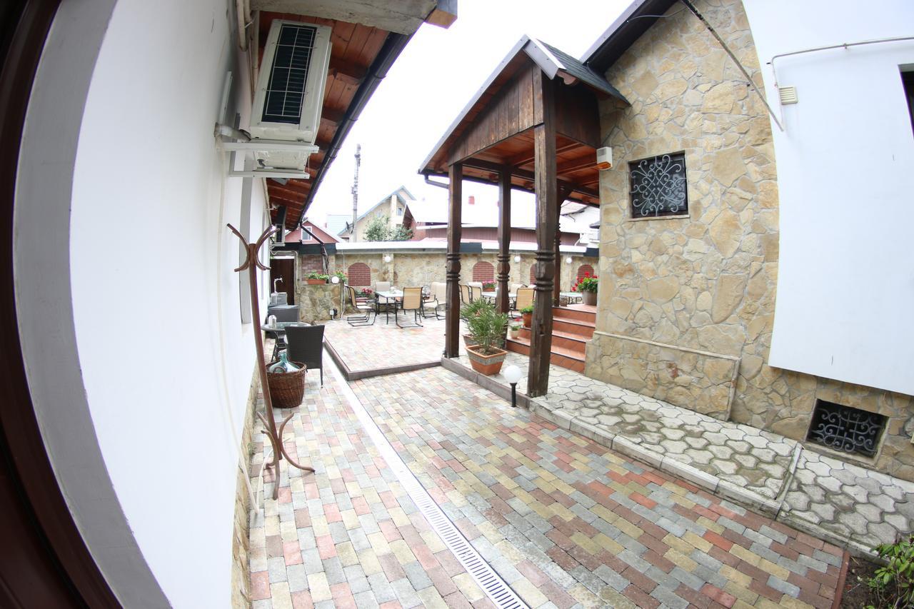 Casa Bucovineana Hotel Szucsáva Kültér fotó